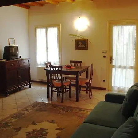 Della Biscia Lejlighedshotel 3*